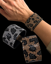 Load image into Gallery viewer, Yeni Leopard Armband
